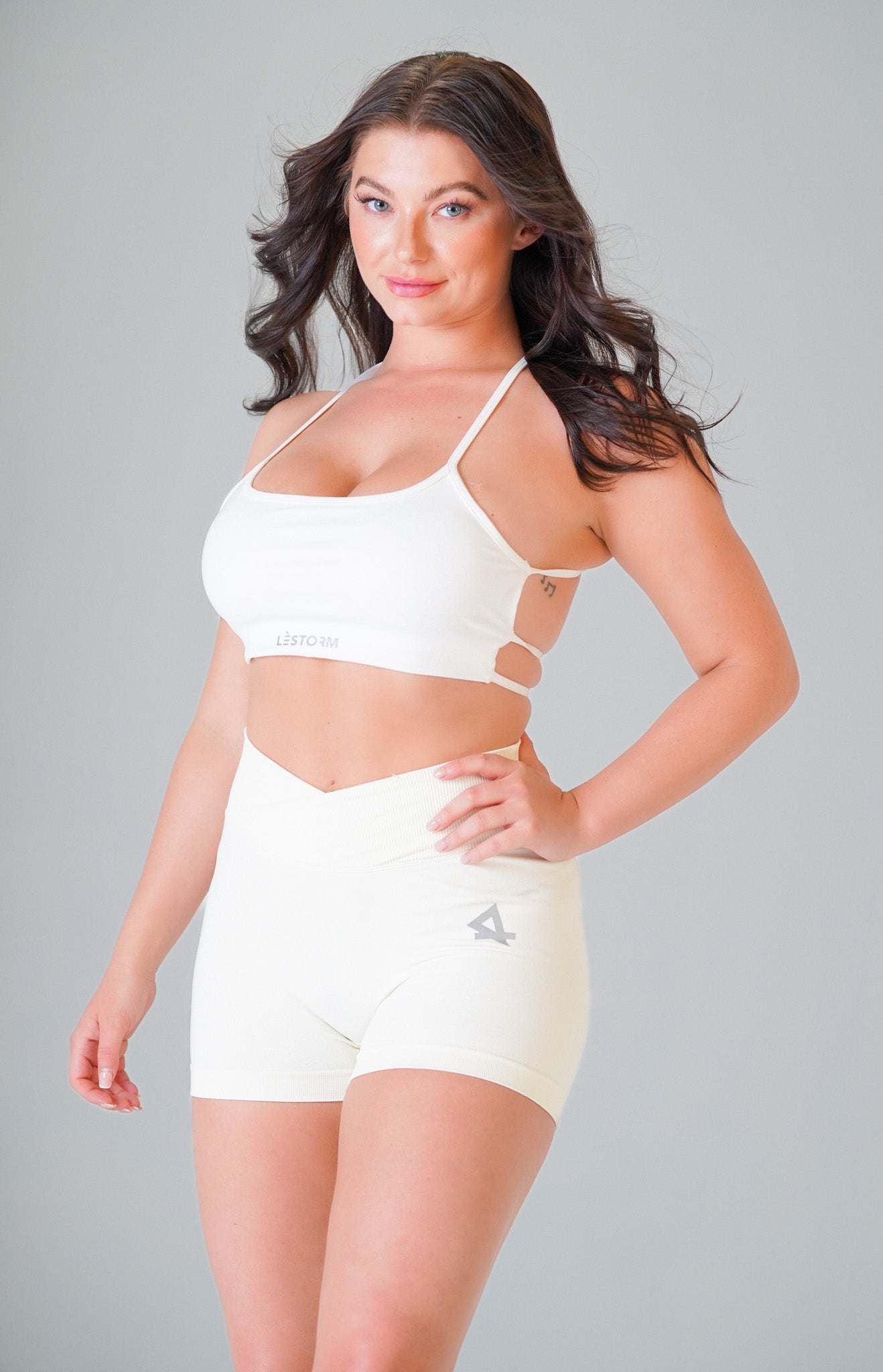 Volume Shorts Cream